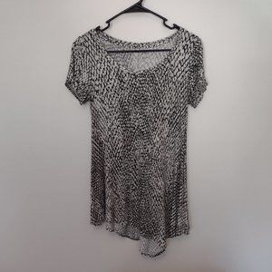 Geometric print Asymmetrical hem Trapeze Tee
